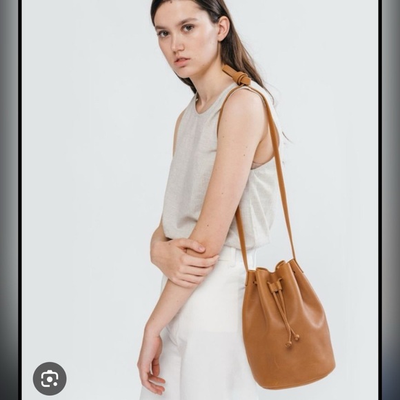 BAGGU
DRAWSTRING PURSE IN CARAMEL SOLD OUT - Picture 2 of 8